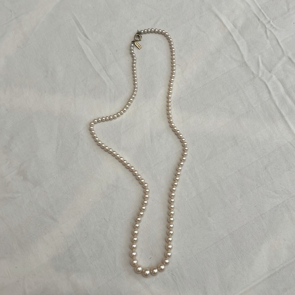Marvella Jewelry - Vintage Marvella graduated faux pearl necklace. So pretty!